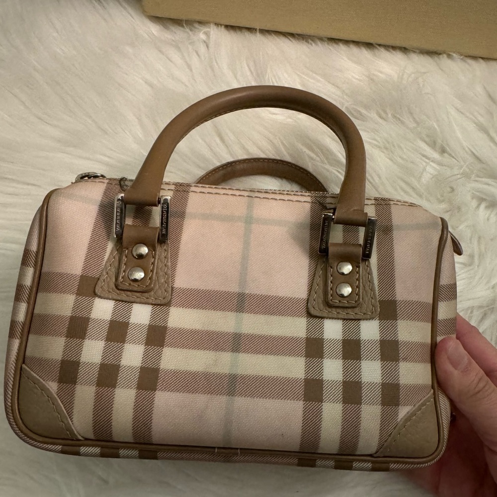 Authentic BURBERRY London pink mini nova check bag - Picture 4 of 10